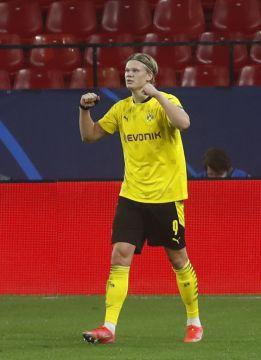 Haaland Goals Send Dortmund Past Sevilla Into Last Eight