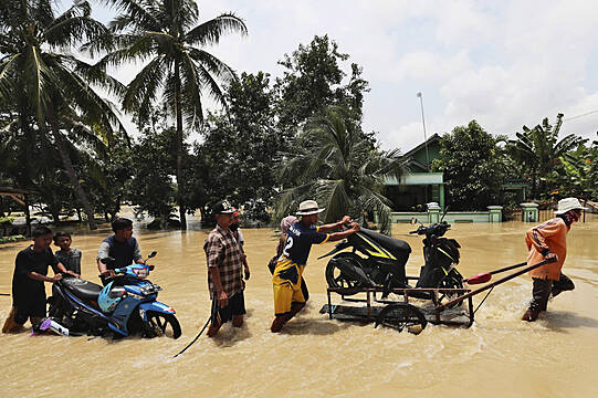 Thousands Evacuated Amid Floods In Indonesia