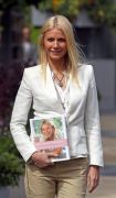 Gwyneth Paltrow’s Covid ‘Healing’ Methods Criticised By Nhs Director