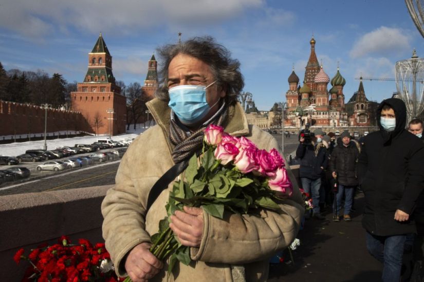 Russians Lay Flowers To Mark Opposition Leader’s Killing