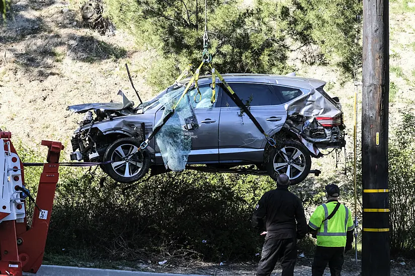 Man Says He Found Tiger Woods Unconscious After Suv Crash