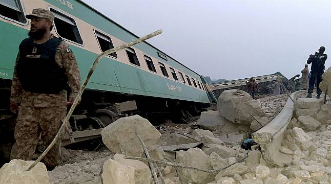 One Dead, 40 Injured As Train Derails In Southern Pakistan