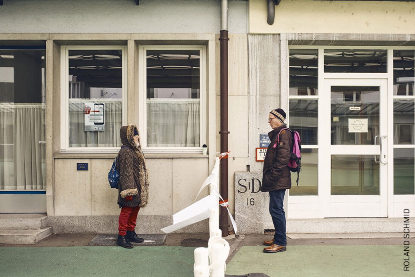 Switzerland Closed Its Borders For The First Time Since The Second World War From March To June 2020, Due To The Covid-19 Pandemic. In Towns Like Riehen And Kreuzlingen, Citizens Had Barely Noticed The Borders With Germany For Decades. These Barriers Became Meeting Places Those No Longer Allowed To Be Together. Photo: Roland Schmid, Switzerland.