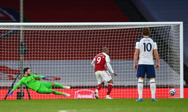 Arsenal Edge Past 10-Man Spurs Without Dropped Captain
