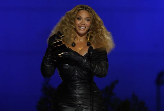 Beyonce’s Mother Hosts Facebook Show Interviewing Celebrities