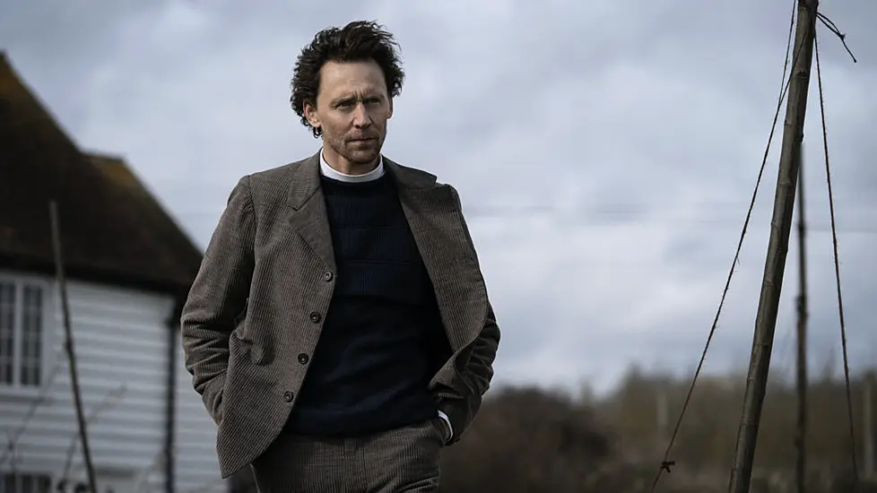 Tom Hiddleston Joins Claire Danes In Apple Series The Essex Serpent