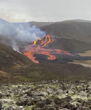 Eruption Of Iceland Volcano Easing And Not Affecting Flights