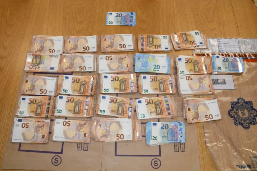 Man (20S) Arrested After Gardaí Find €100K In Car