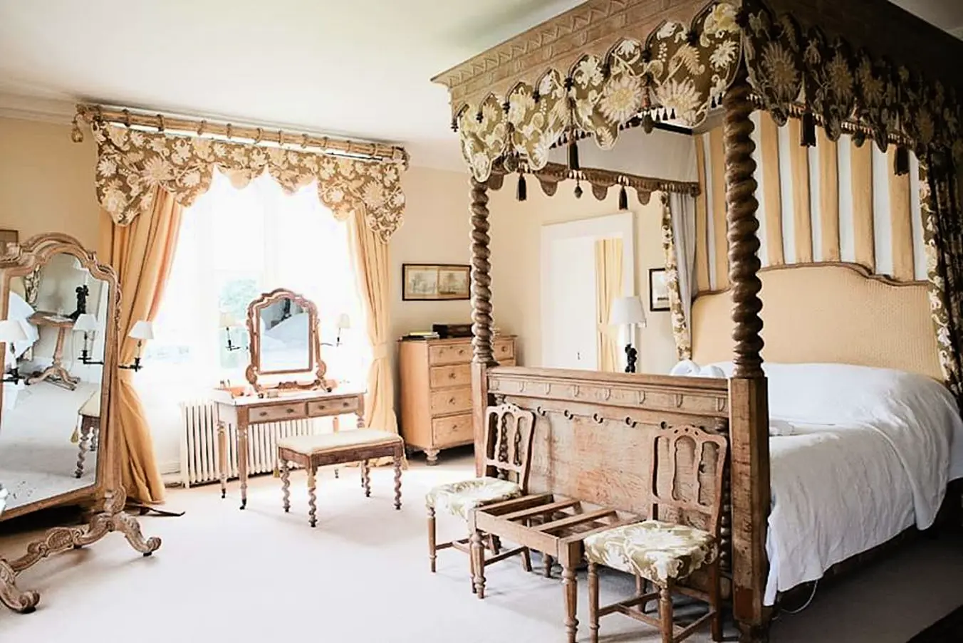 Lisnavagh House Has Been In The Same Family, The Mcclintock Bunburys, For Over Eleven Generations.