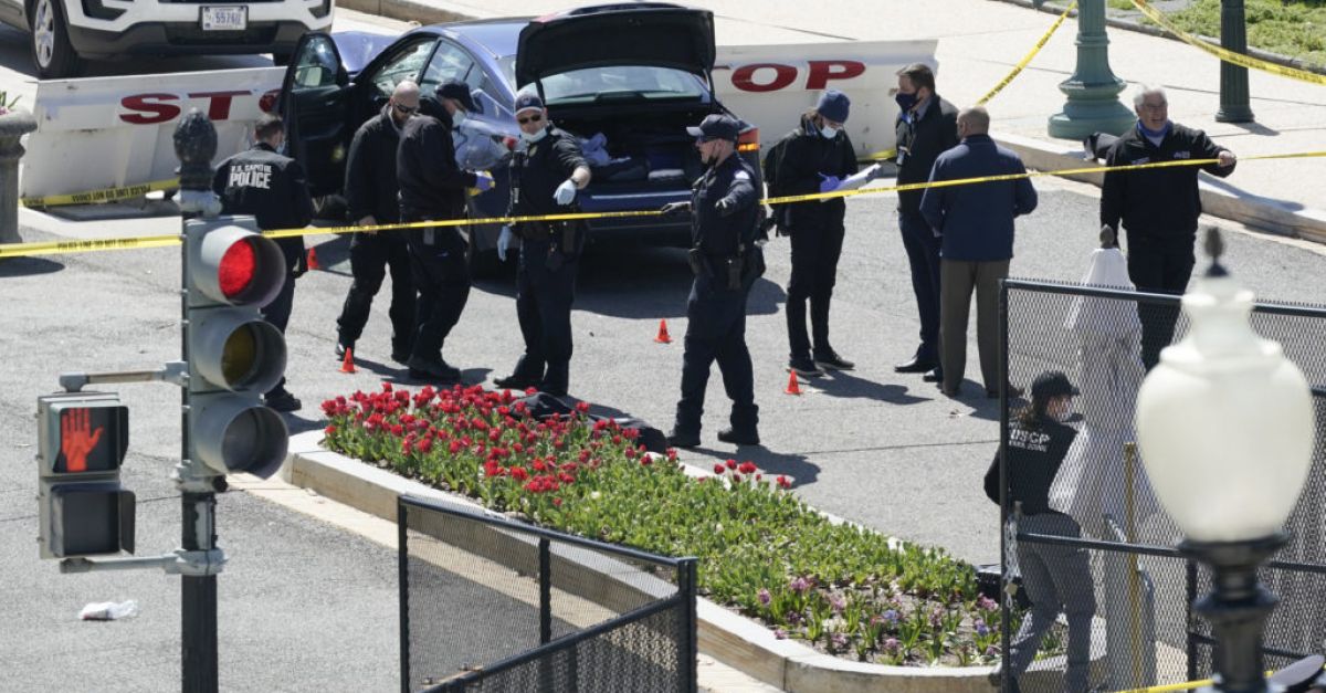 Officer Killed After Car Rams Into Us Capitol Barricade 1377