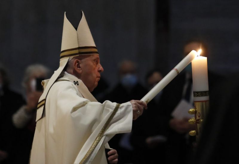 Pope Urges Hope Amid ‘Darkness’ Of Pandemic In Easter Vigil