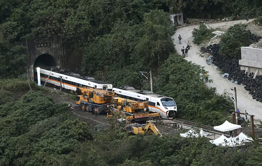 Taiwan Investigators Ask Public For Photos Of Train Wreck