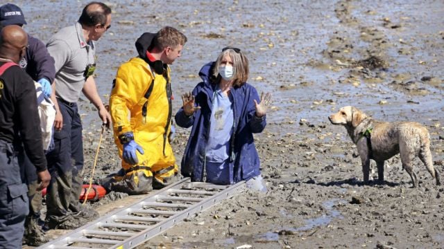 Us Nurse Rescued After Getting Stuck In The Mud During Beach Stroll