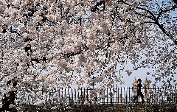 TOPSHOT-US-LIFESTYLE-NEWYORK-WEATHER