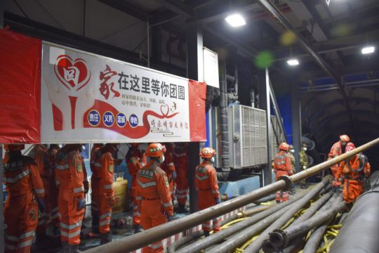 21 Chinese Coal Miners Trapped By Underground Flood