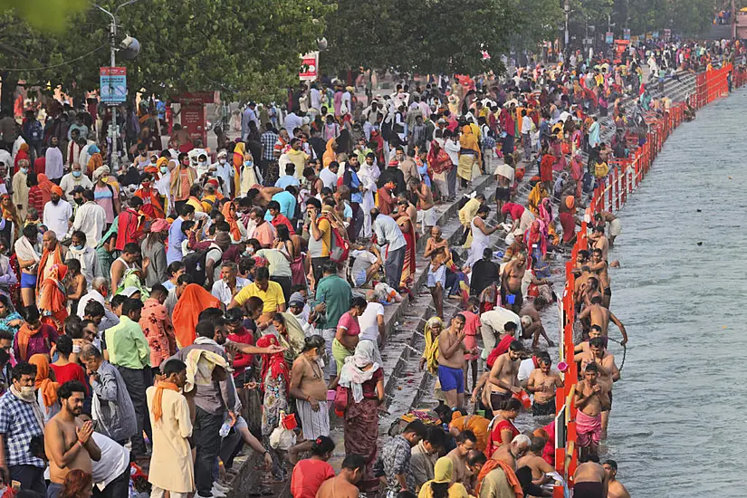 Huge Gatherings At India’s Hindu Festival As Virus Surges