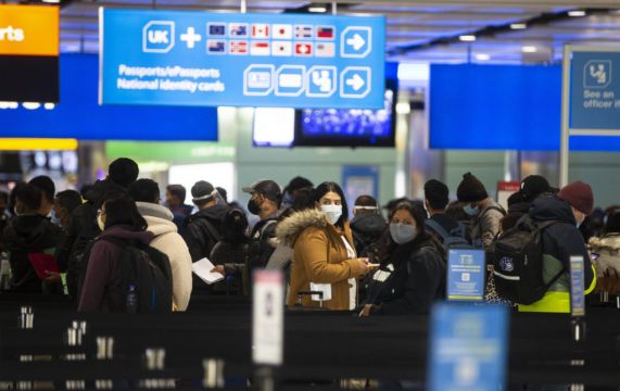 Heathrow Arrivals Face Six-Hour Queues