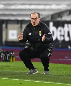 Leeds Boss Marcelo Bielsa Denies He Is Close To Signing New Two-Year Contract