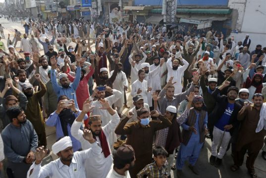 Pakistan Blocks Social Media Access Following Anti-French Protests