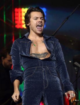Harry Styles Trends After Photos Emerge Of Him Dressed As The Little Mermaid