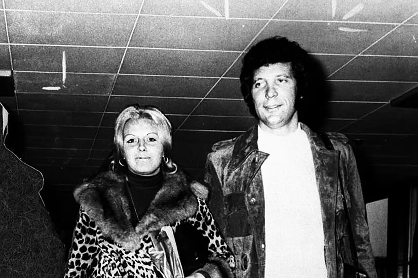 Tom Jones Recalls Words Of Advice From Late Wife Linda