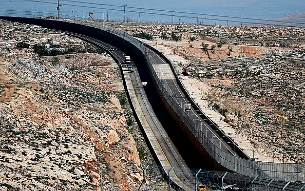 TOPSHOT-PALESTINIAN-ISRAEL-CONFLICT-ROAD