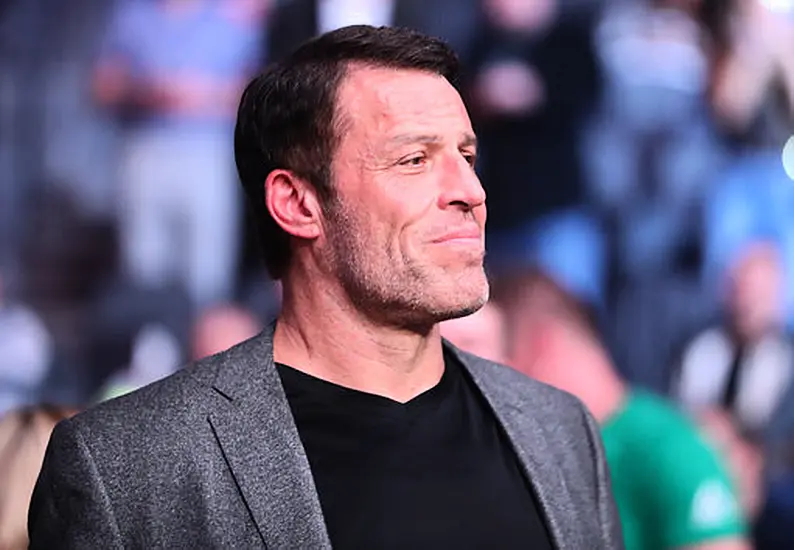 Buzzfeed Fails To Stop Us Self-Help Guru Tony Robbins Suing It In Ireland