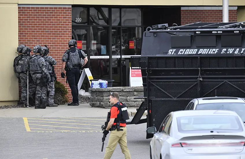 Four Hostages Released As Stand-Off Continues At Minnesota Bank