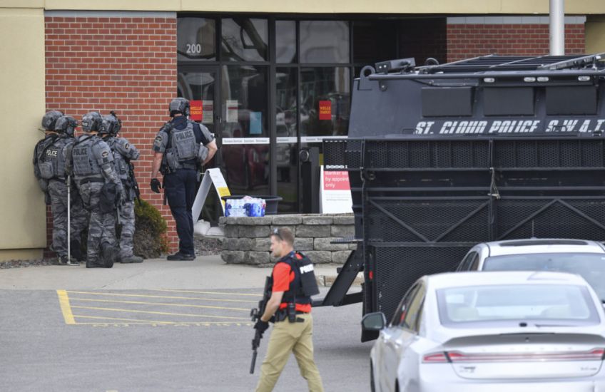 Four Hostages Released As Stand-Off Continues At Minnesota Bank