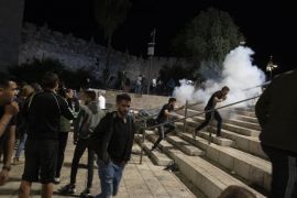 Medics: 200 Palestinians Hurt In Mosque Clashes With Israeli Police
