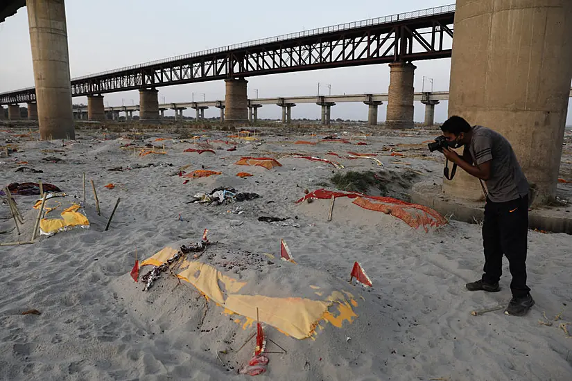 Hundreds Of Bodies Found Buried Along Indian Riverbanks