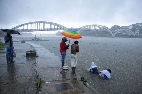 Six Dead As Severe Storm Roars Towards India