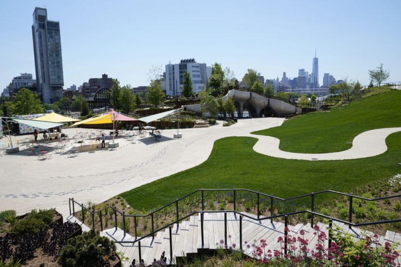 Waterfront Park ‘Floats’ Above New York’s Hudson River