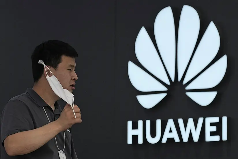 Huawei Rolls Out Its Own Operating System To Smartphones