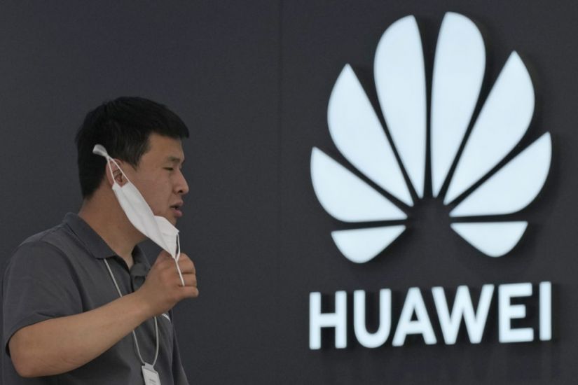 Huawei Rolls Out Its Own Operating System To Smartphones