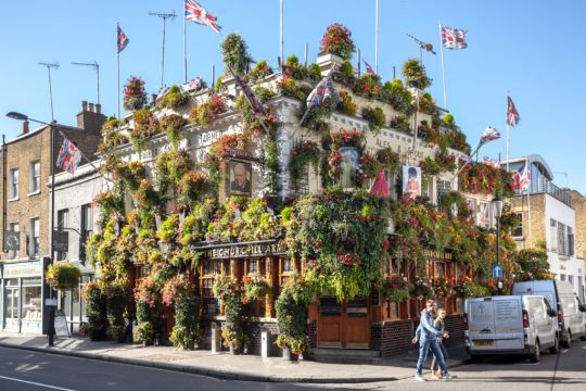 People Are Loving Buildings Covered In Flowers – And We Can See Why