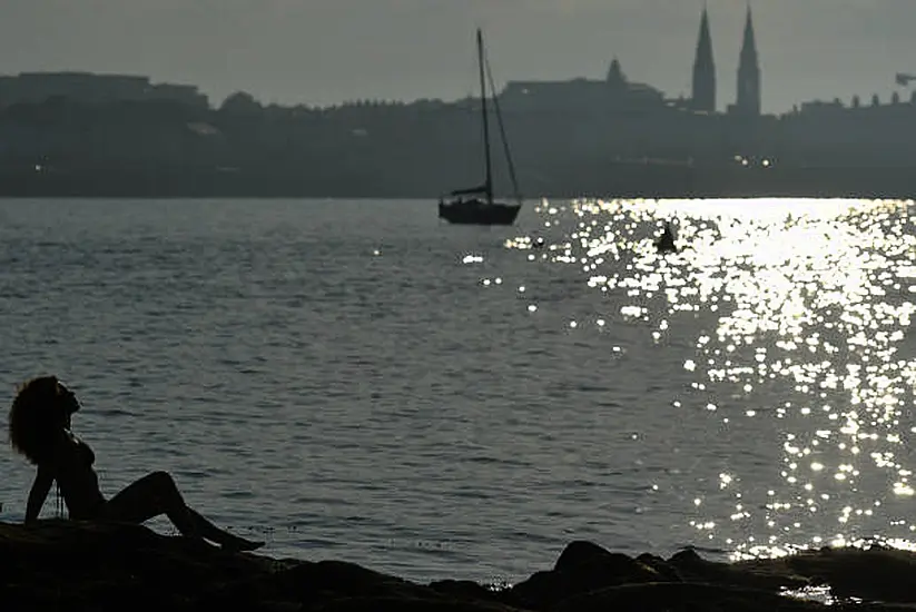 Bank Holiday Weekend To Be Dry And Sunny With Temperatures Of 20 Degrees