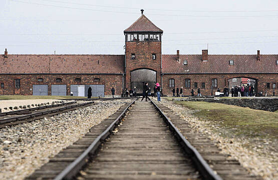 Last Surviving Soldier Involved In Liberation Of Auschwitz Dies