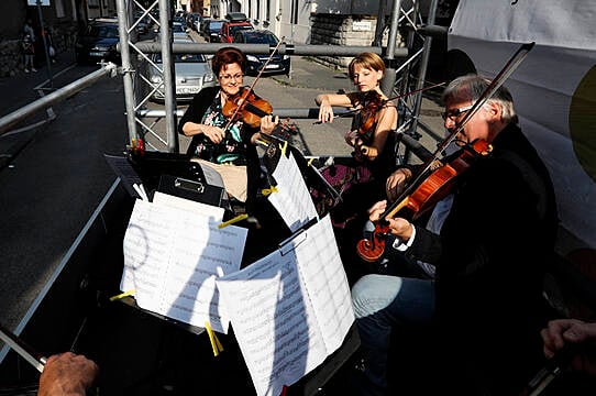 Budapest Orchestra Performs Live Concert From Moving Lorry