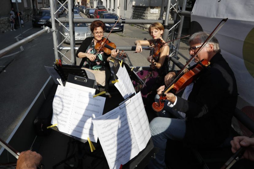 Budapest Orchestra Performs Live Concert From Moving Lorry