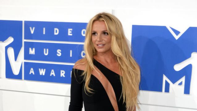 Britney Spears Shares Topless Picture Amid Conservatorship Battle