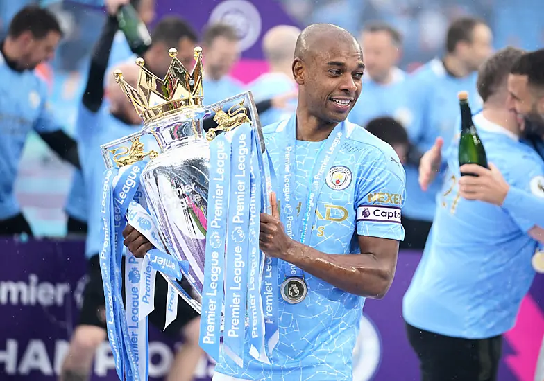 Fernandinho Signs New One-Year Deal At Manchester City