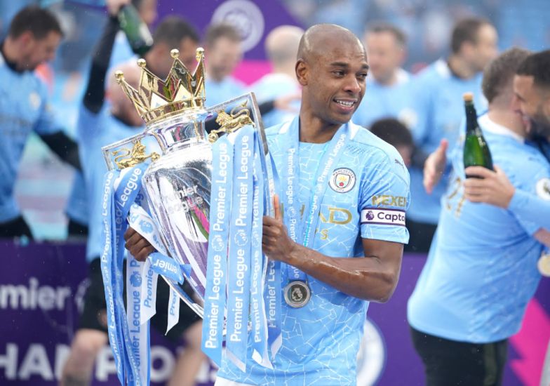 Fernandinho Signs New One-Year Deal At Manchester City
