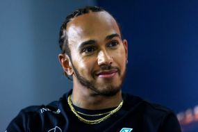 Lewis Hamilton Signs New Mercedes Contract