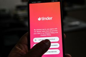Hse Hooks Up With Tinder And Other Dating Apps To Promote Covid Vaccine