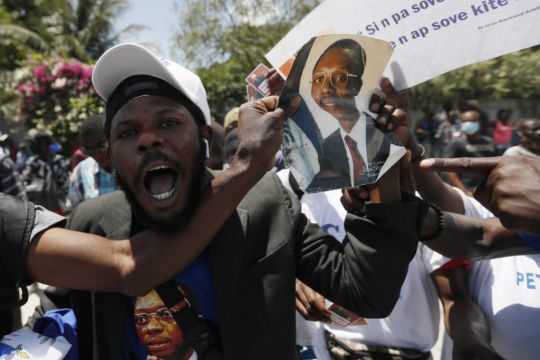 Hundreds Greet Aristide On Returns To Troubled Haiti