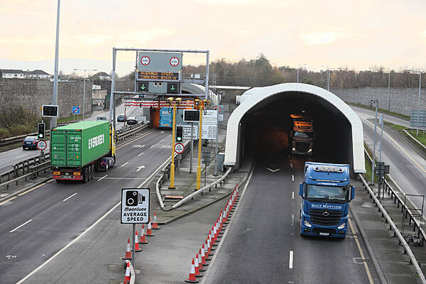 roscommon-herald-traffic-disruption-after-accident-on-m1-southbound