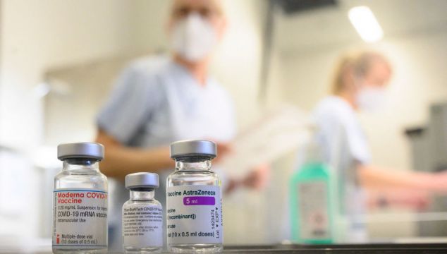 Some Skeptical Us Hospital Workers Choose Dismissal Over Vaccine
