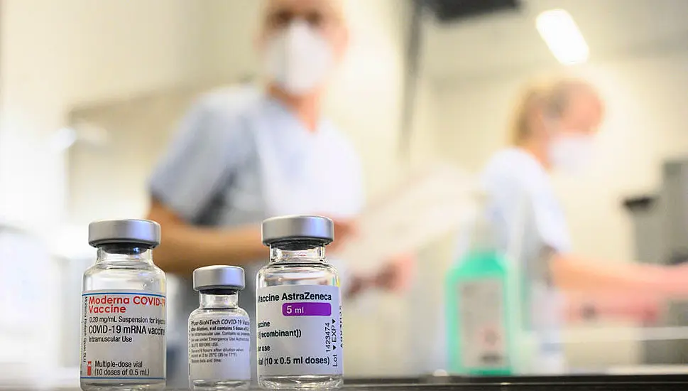 Some Skeptical Us Hospital Workers Choose Dismissal Over Vaccine