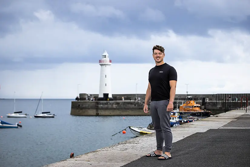 Record Swim From Ireland To Scotland Celebrated With Pint And Jam Sandwich